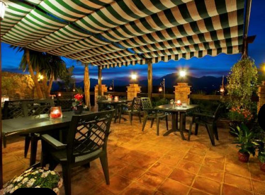 Hotel Los Cantaros