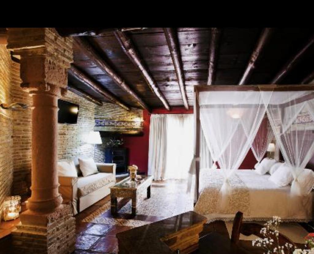 Hotel Los Cantaros